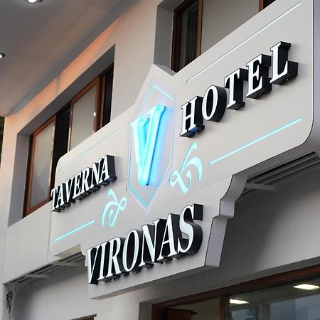 Vironas Hotel Himare Buitenkant foto