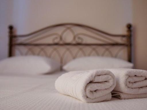 Vironas Hotel Himare Buitenkant foto