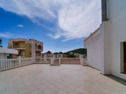 Vironas Hotel Himare Buitenkant foto