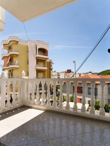 Vironas Hotel Himare Buitenkant foto