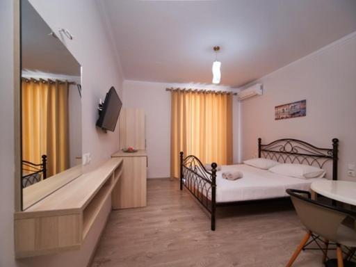 Vironas Hotel Himare Buitenkant foto