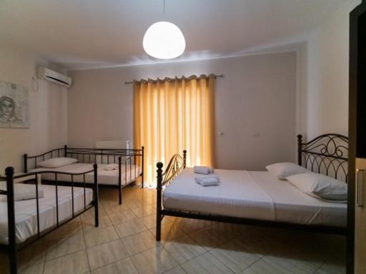 Vironas Hotel Himare Buitenkant foto