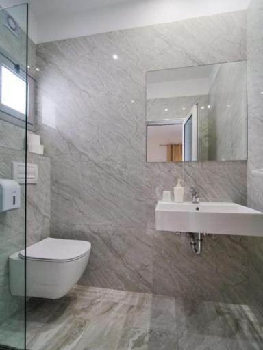 Vironas Hotel Himare Buitenkant foto