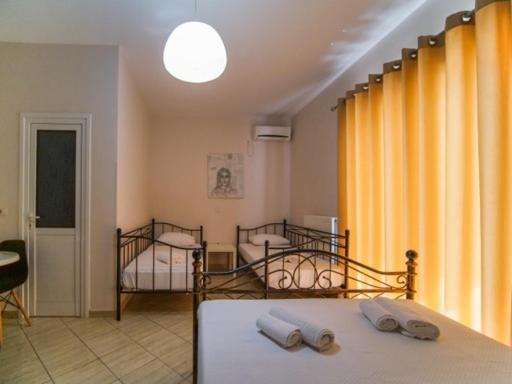 Vironas Hotel Himare Buitenkant foto