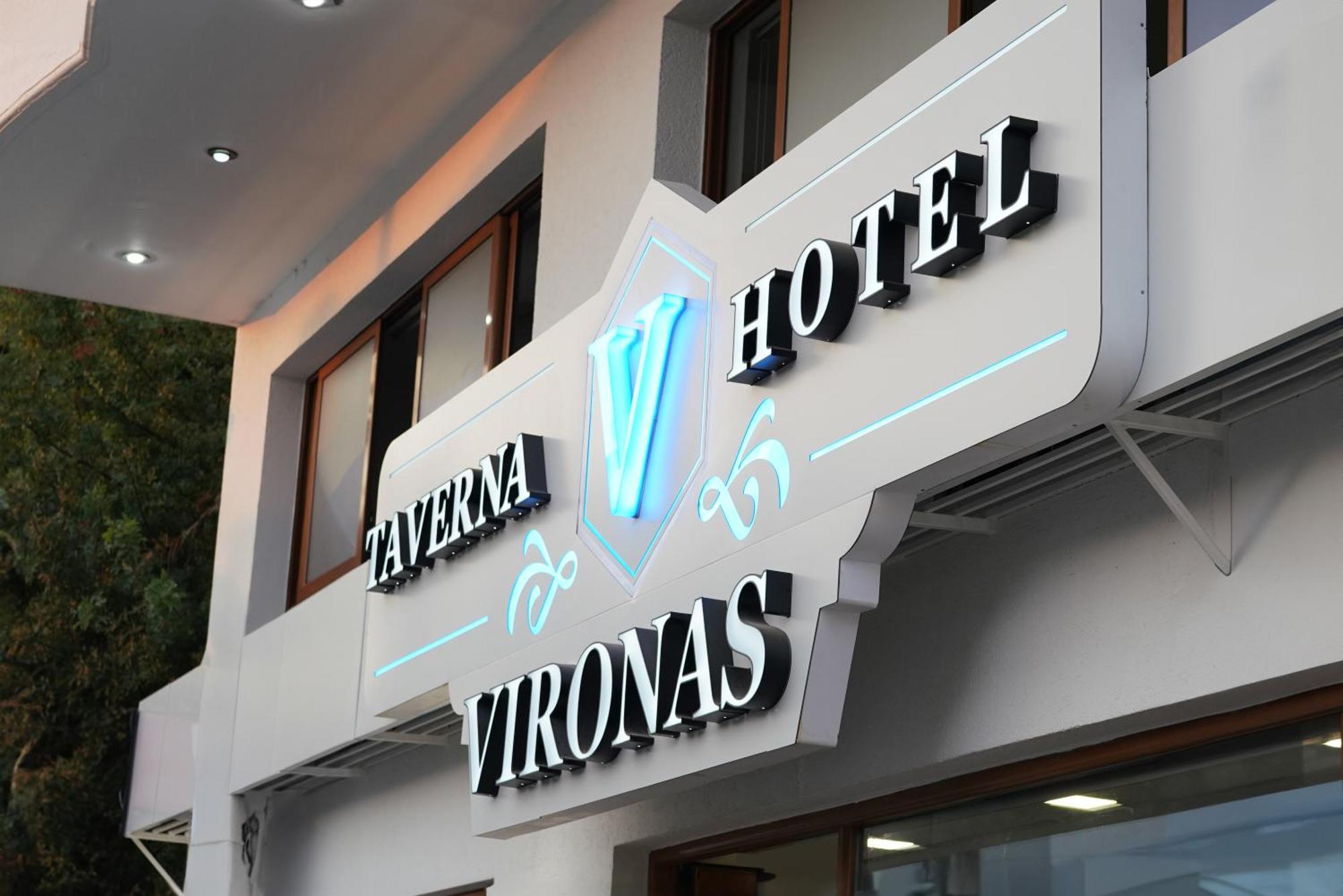 Vironas Hotel Himare Buitenkant foto