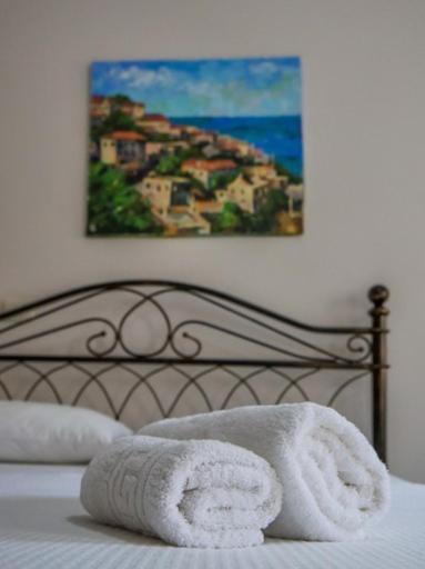 Vironas Hotel Himare Buitenkant foto